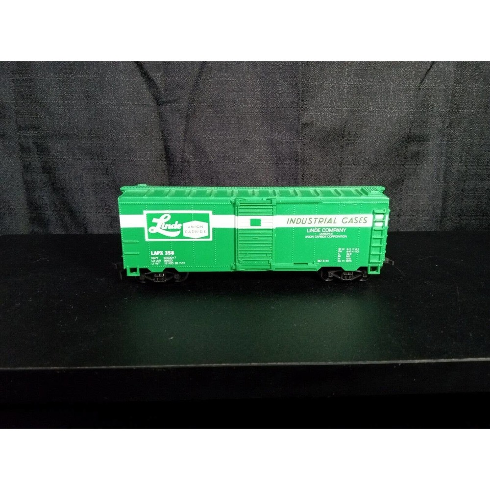 HO Scale Life-Like Sliding Door Box Car Linde Union Carbide LAPX #358 gases car